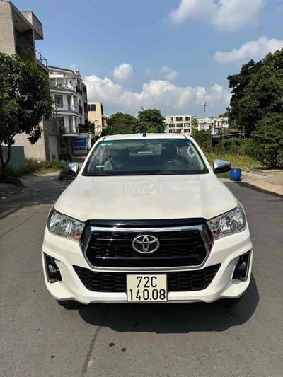 Toyota Hilux Trắng