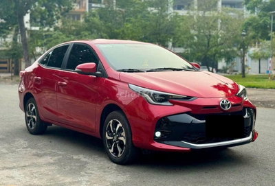 Cần bán xe Vios E 2024 số tự động màu đỏ