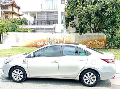 Toyota Vios Bạc 5 chỗ