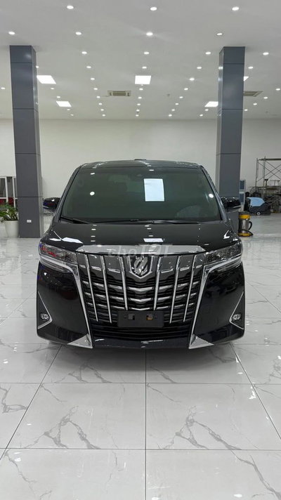 Toyota Alphard Executive sản xuất 2022 chạy ít.