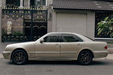 Mercedes E240 W210
