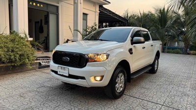 Ford Ranger XLS 2.2L 2020 Trắng xe gia đình đẹp