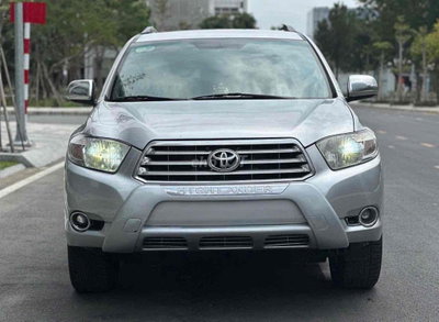 Toyota Highlander 7 chỗ Bạc