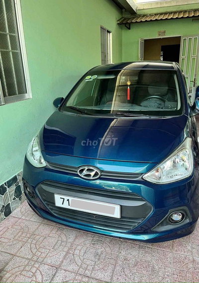 Hyundai i10 cho anh em tập lái