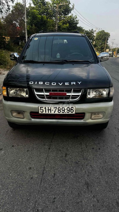 Isuzu Discovery màu Đen số sàn