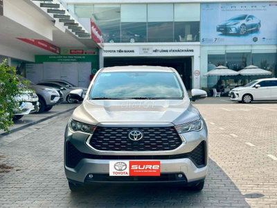 Toyota Innova 2024 2.0V 38.000 km Bạc