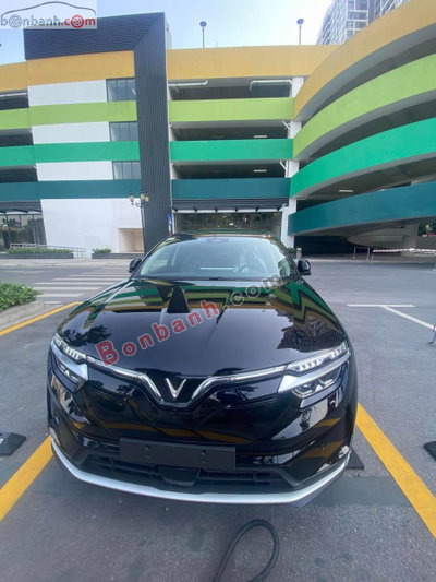 Xe VinFast VF8 Eco 2026
