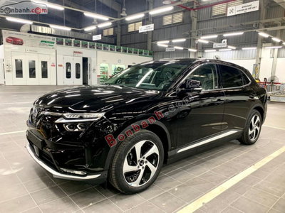 Xe VinFast VF8 Eco 2026