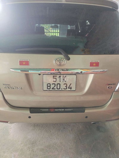Toyota Innova 7 chỗ Vàng cát