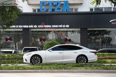 Xe Lexus LS 500 2022