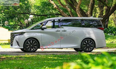Xe Toyota Alphard HEV 2.5 AT 2026