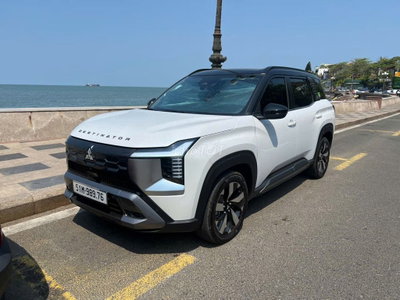 Mitsubishi Destinator Trắng 739 km