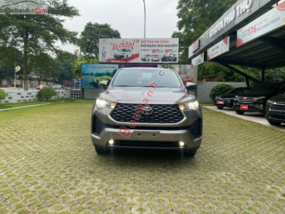 Xe Toyota Innova Cross 2.0V CVT 2026