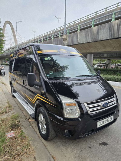 Ford Transit 2019 Limousine Đen bản 10 chỗ
