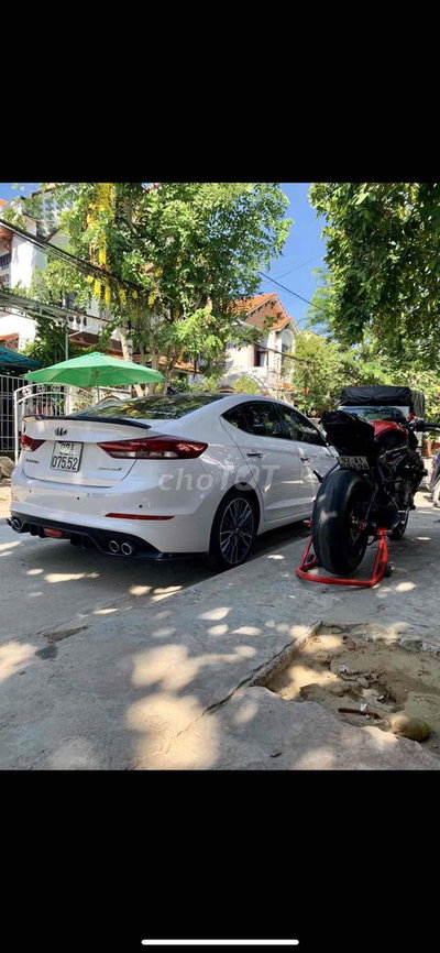 Hyundai Elantra 2.0 2016 Trắng