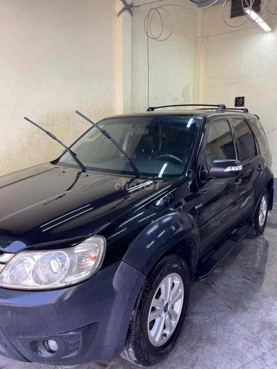 Ford Escape Đen 165332 km