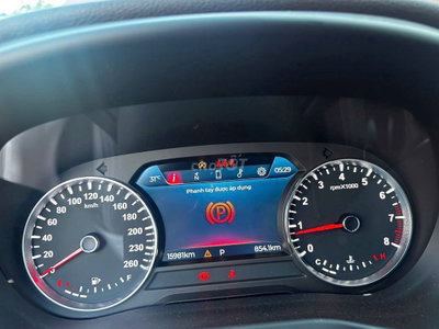 VinFast Lux A2.0 Turbo Đỏ 15981 km