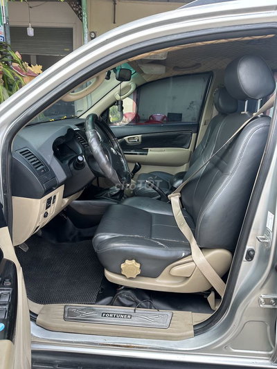 Toyota Fortuner 2014 Số sàn Bạc