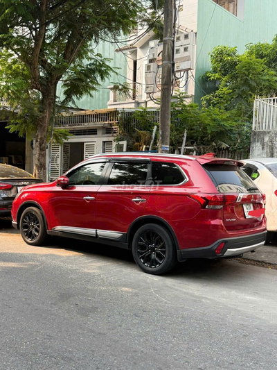 Mitsubishi Outlander 2018 7 chỗ Đỏ