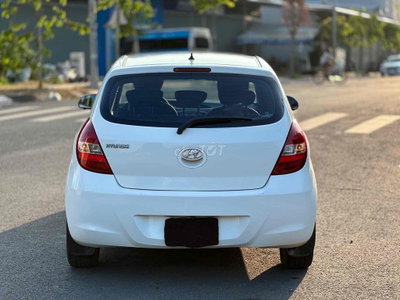 Hyundai i20 2011 1.4 AT - 136000 km