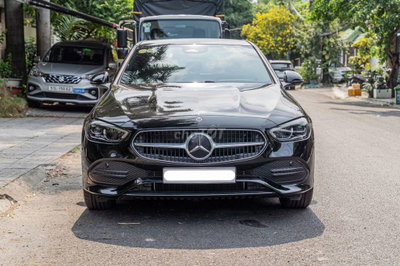 Mercedes C200 Advantgarde V1 2025 đen/nâu