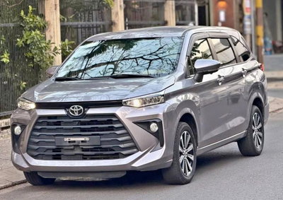 Cần bán Toyota Avanza 2024, số tự động màu xám.