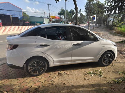 Hyundai i10 Sedan 2023 MT Base Trắng