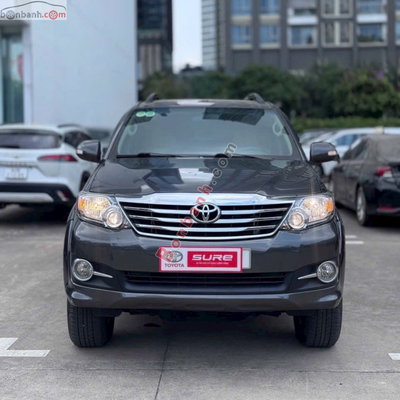 Xe Toyota Fortuner 2.7V 4x2 AT 2016