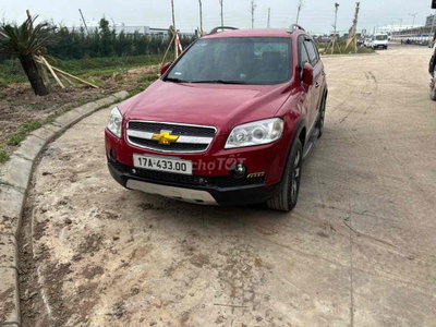 Chevrolet Captiva Số sàn 7 chỗ Đỏ