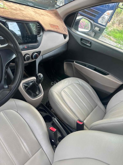Hyundai i10 2014 màu Bạc