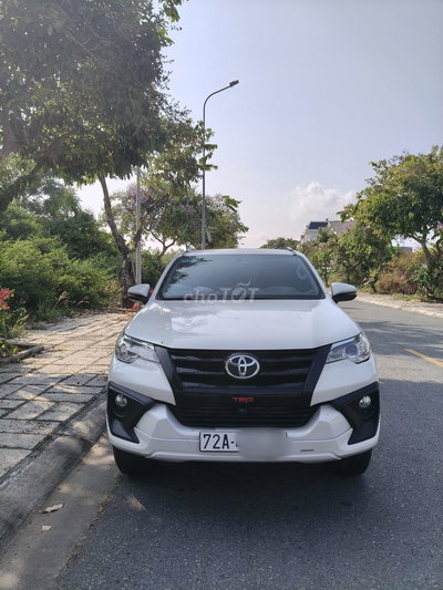 Toyota Fortuner Trắng 7 chỗ