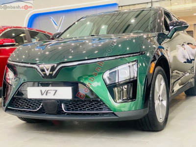 Xe VinFast VF7 Eco 2026