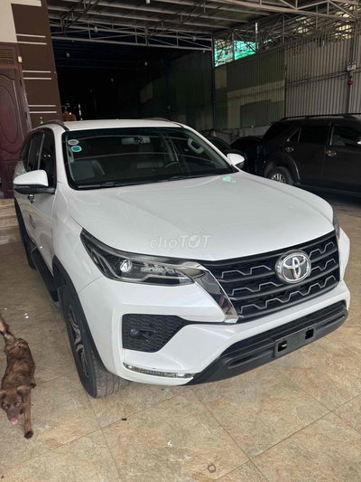 Toyota Fortuner 7 chỗ Trắng