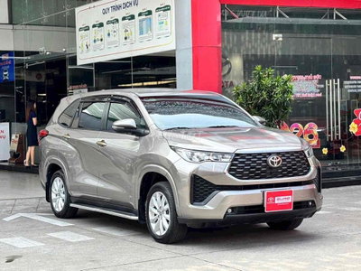 INNOVA CROSS 2.0V 2025 - xăng- 23.000km- Trả trước
