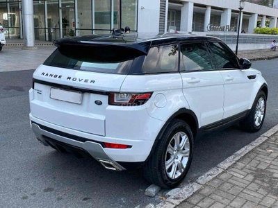 Range Rover Evoque màu Trắng ĐKLĐ 2018