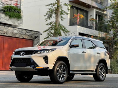 Xe Toyota Fortuner 2.4G 4x2 AT Legender 2021