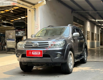 Xe Toyota Fortuner 2.7V 4x4 AT 2011