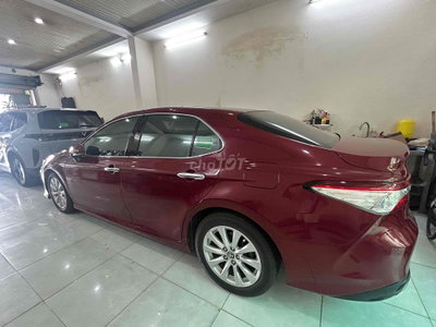Toyota Camry 2020 2.0G Đỏ