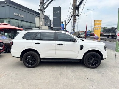 Ford Everest Sport 2025 Trắng 24.000km