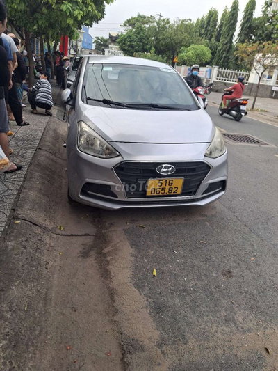 Hyundai Grand i10 màu Bạc
