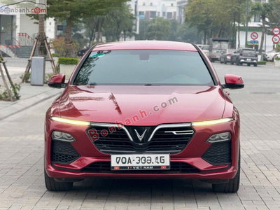 Xe VinFast Lux A 2.0 Base 2.0 AT 2020