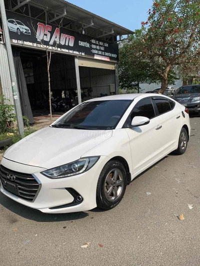 Hyundai Elantra Trắng 5 chỗ Số sàn