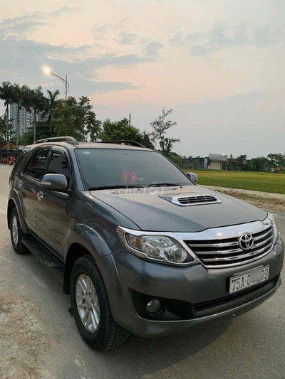 Toyota Fortuner 7 chỗ Xám