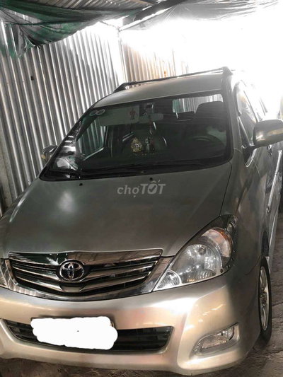 Toyota Innova Bạc