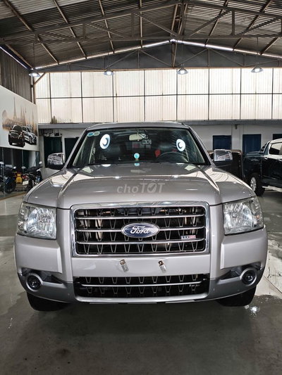 Ford Everest 2009 màu bạc