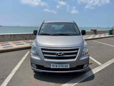 Hyundai Starex 2017 Bạc 100.000 km ghế xoay 360