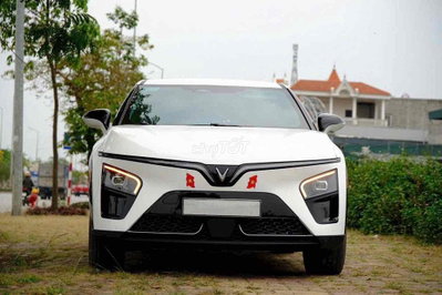 Xe điện VinFast VF7 Eco 2025 Trắng