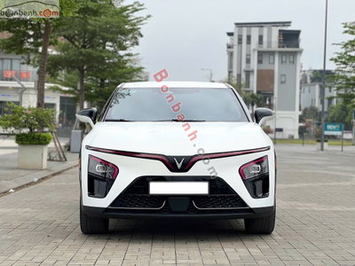 Xe VinFast VF7 Eco 2025