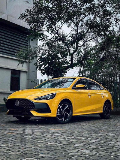 MG MG5 Luxury 2024 Vàng 2 vạn giá 195 triệu