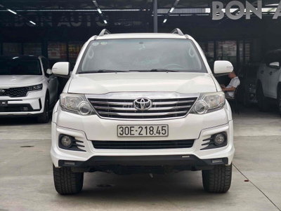 Toyota Fortuner 2016 TRD Sportivo AT - màu trắng